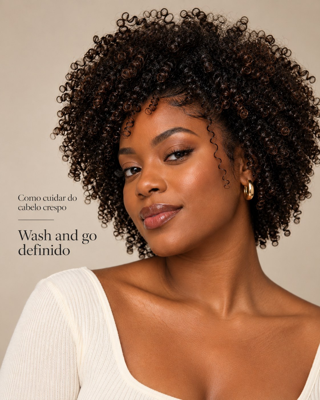 Cabelo crespo com wash and go definido, cachos soltos e volume natural.