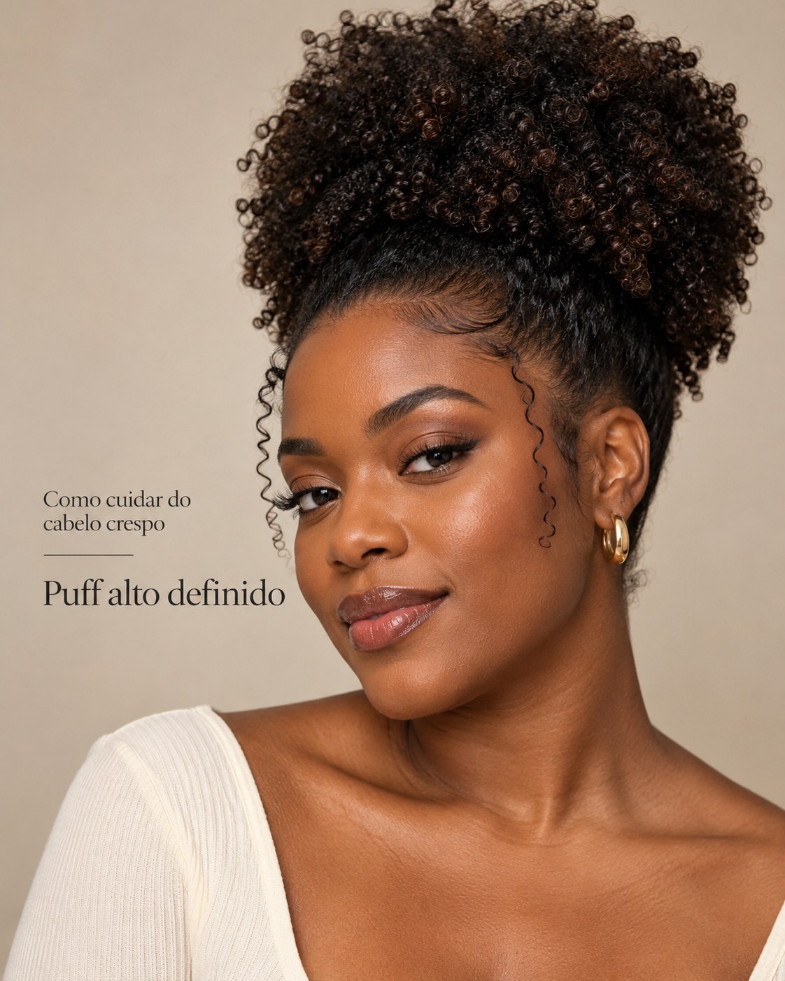 Penteado puff alto definido em cabelo crespo com volume natural e cachos destacados.