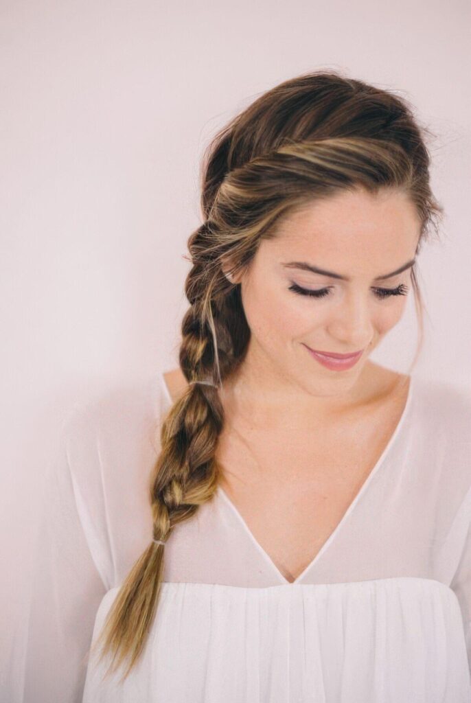 Penteado simples com trança: 14 ideias fáceis